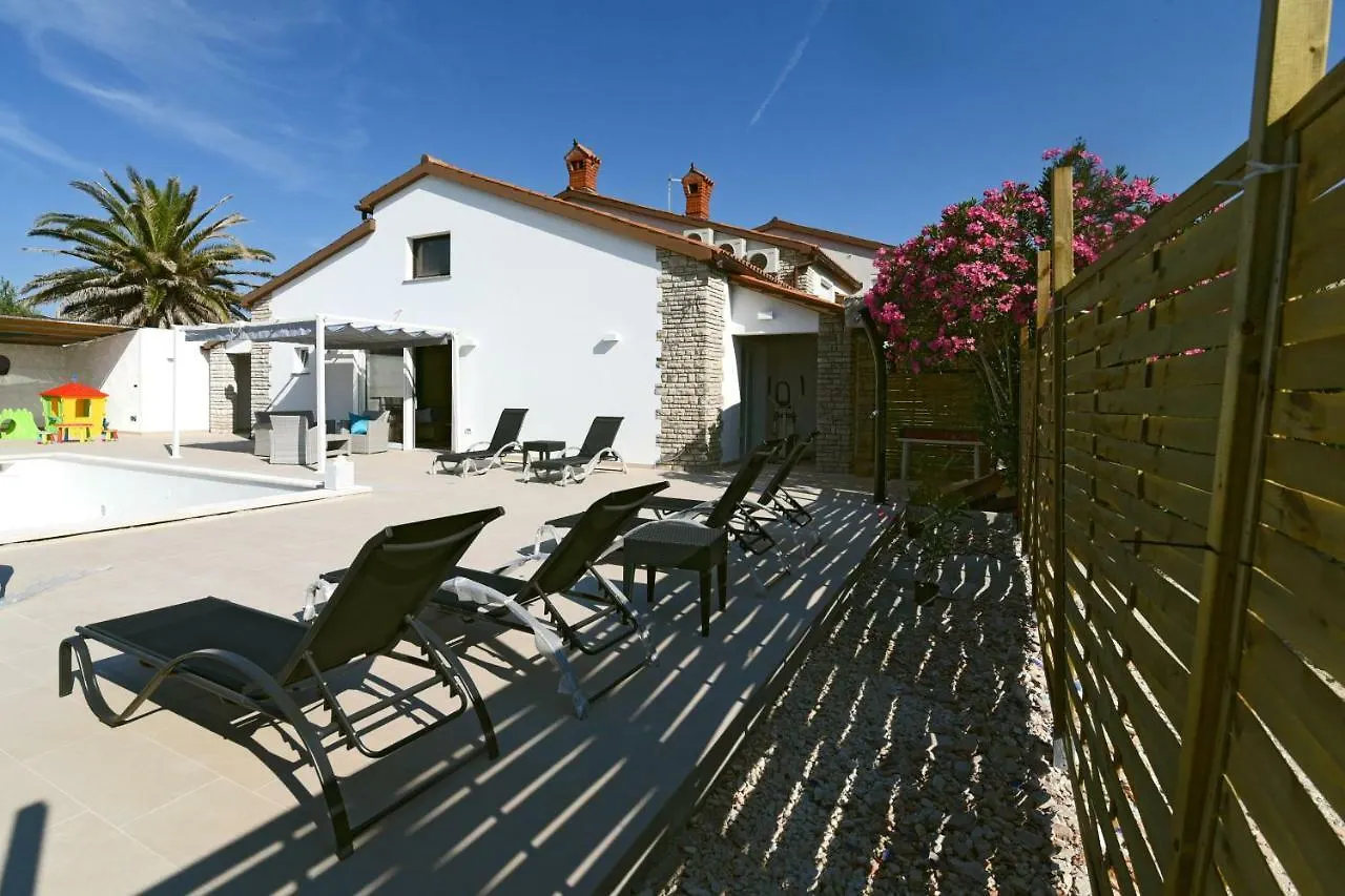 Holiday Home Villa Maggie Pula Croacia